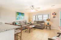 "Wine Down"-Oceanfront Duplex-4 Bedroom/3 Bathrooms and Swim Spa seats 9 people Hotels in Holden Beach