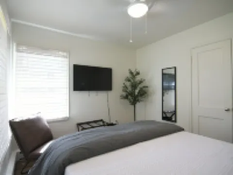 2 Bedroom Cul De Sac Cottage in Town Hotels in Ogle County