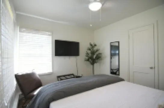 2 Bedroom Cul De Sac Cottage in Town