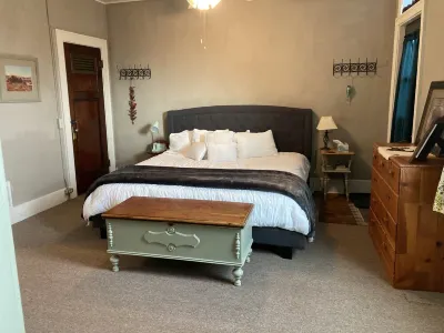 The Loft on Main Hotel a 
