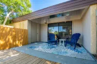 Ocean Breeze Retreat - 6 minute walk to the beach!