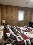 Cozy Cabin, View of Boyne Mountain! Skybridge, Snowboard, Ski, Golf, Bike, Hike! Hotels in Boyne Falls