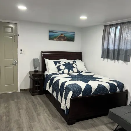 Cozy Suite *Excellent location* FREE Wi-fi/Netflix