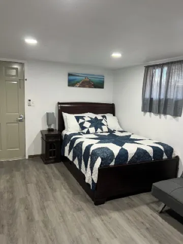 Cozy Suite *Excellent location* FREE Wi-fi/Netflix