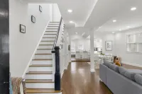 Book with us ⭐️3 bd 2.5 ba in Historic Washington DC Home 펫워스 호텔
