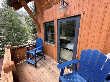 Ski-in ski-out Modern Chalet in Kachina Basin... w/ Steam Showers!