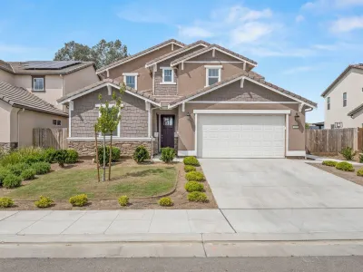 NEW Clovis House - 4 Bed: 3 Bath - Hot Tub - Garage 행크스 스왕크 파르 3 골프 코스 주변 호텔