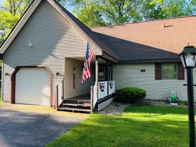 Clink’s Cabin- cozy home situated in beautiful picturesque Indian River Michigan
