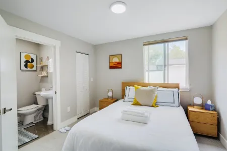 modERn Luxury Home🌇🎆🌉Limited time offer! Отели рядом с достопримечательностью «Заказник Хаклберри Ботаник Риджинал»