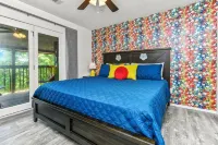 Colorful, Fun-Filled Condo - 5 Minutes to SDC
