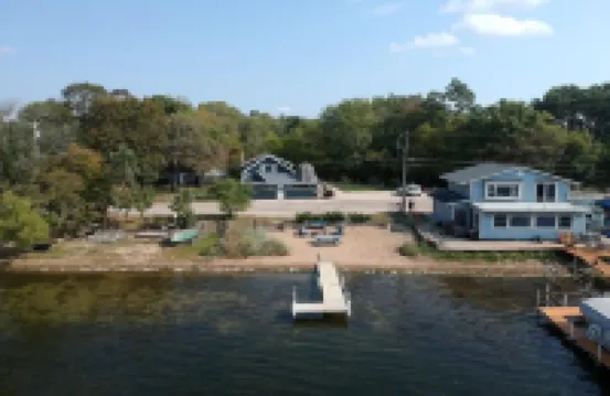 Fabulous Lake House near Lake Geneva, 1.5 hours from Chicago!!