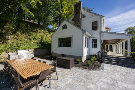 Pristine Lake House W/ Guest Suite - Perfect for every season!