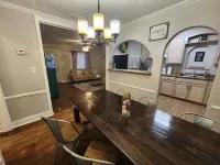 Minutes to the Mall and stores, central Mcallen