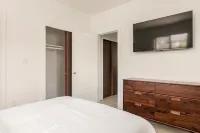 Papas Villa Duplex Centrally Located in Miami. Both units included.