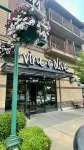 Riverstone Retreat- Walk, Shop, Eat & Play!