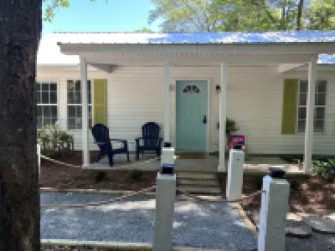 Tranquil Private Home, Heart of Inlet, easy walk to Marshwalk and Restaurants