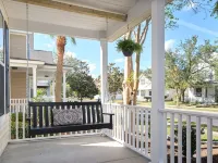 Old Town Bluffton's "The Yellow Cottage" with Golf Cart and Fenced-In Yard ブラフトンのホテル