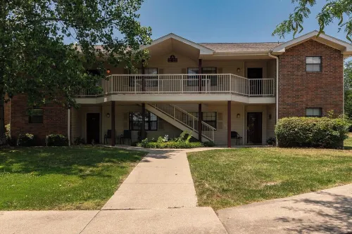 Renovated Branson Retreat w/ new walk-in shower ~ 1 mile to the Branson strip!