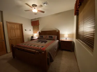 Cozy White Mountain Getaway! Hotels near Northland Pioneer College