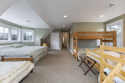 10 minute walk to beautiful Central Beach Quonochontaug Frosty Drew Observatory附近的飯店