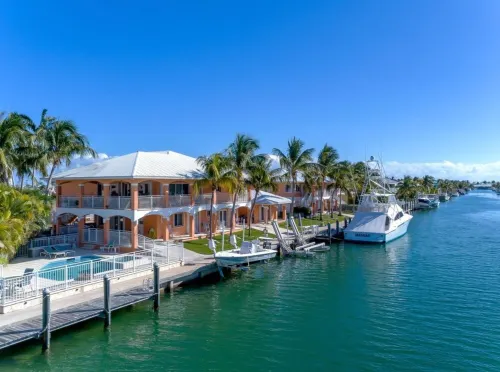 Waterfront Key Colony Beach, Pet-Friendly, Pool, Hot Tub, Deepwater 150 ft Dock