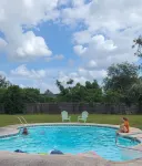 4 bedroom, 1 acre, pool, 4 min to hospital & medical - Pools