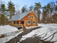 Kasoag Lake lodge-ATV + snowmobile right from your door.Great fishing close by!