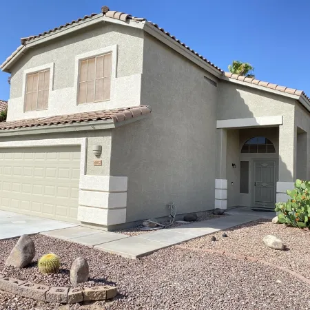 Cozy getaway home w/ POOL and GREAT location!
