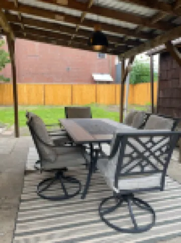 Eclectic cottage, steps from downtown Hotels in Carlton