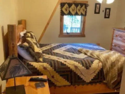 Bear Creek Lodge: By First Lake, Ride from Cabin Hotels in Webb