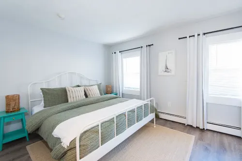 1-BR Condo in Downtown Newport! Steps to Thames St