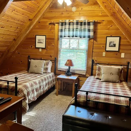 Honeymooners * Couples * Small Families