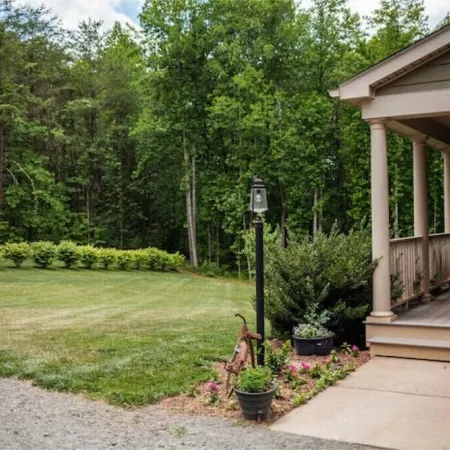 Whole home on 5 acres. Minutes from vineyards, SNP, and CHO airport. 30 min UVA
