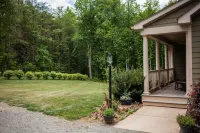 Whole home on 5 acres. Minutes from vineyards, SNP, and CHO airport. 30 min UVA