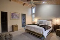 Golf Views - Bell Rock - Hiking - Modern Comforts