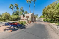 Your Luxury Getaway on Biltmore Golf Links Course, Phoenix AZ!