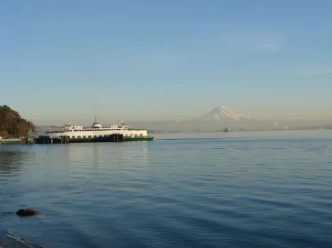 Clam Cove Cottage on South Vashon Island Beachfront