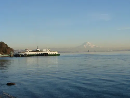 Clam Cove Cottage on South Vashon Island Beachfront