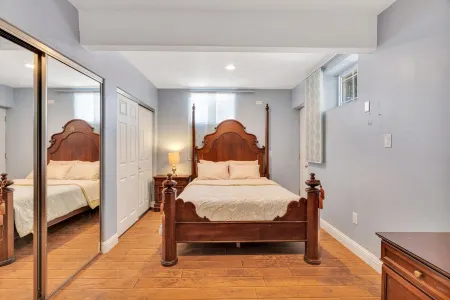 Apartment in downtown SJ Отели рядом с достопримечательностью «Хэппи Холлоу парк и зоопарк»