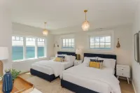 Luxurious Oceanfront Property: A Cruising Feeling Awaits You !
