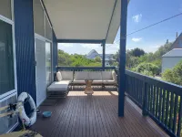Private, bright, colourful; near beach 4; pets welcome.
