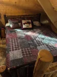 Secluded Country Cabin, Black Creek Retreat, Holmes County Ohio, HotTub, WiFi