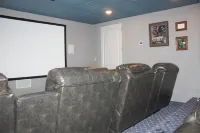 TOWNSEND SUNRISE DREAM Pavilion, Hot Tub, Arcade Games, Theater Room, Bunk Room!