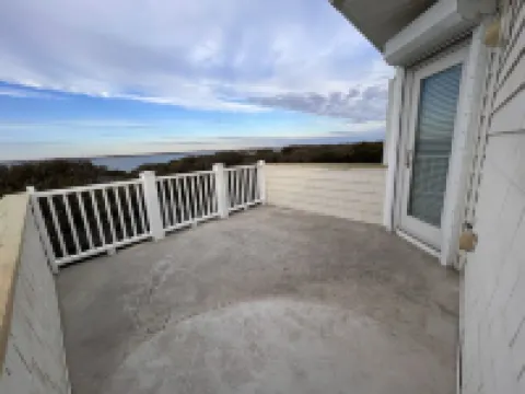 Holy Mackerel -Gorgeous, large home -Ocean view & Sound view -Great for families Hotels in Emerald Isle