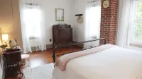 Historic Schoolmaster’s House in Zoar