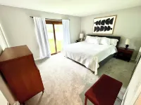 Step into the Past: Stylish 1970s Mid-Century VRBO for a Vintage Getaway! Hotels in der Nähe von Chicago Golf Club