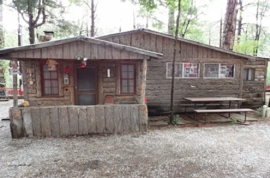 #18 Ponderosa Cabins 104 N Laurel cabin 18