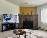 One bedroom top floor condo with Mountain View from bedroom