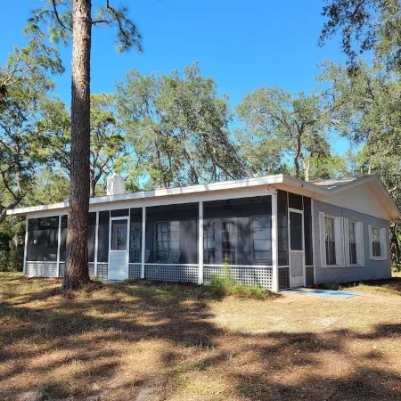 Hideaway Beach Cottage on waterfront with amazing views.
