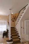 Charming Downtown Historic Yellow House - Route 66 Retreat & Grand Canyon Nearby